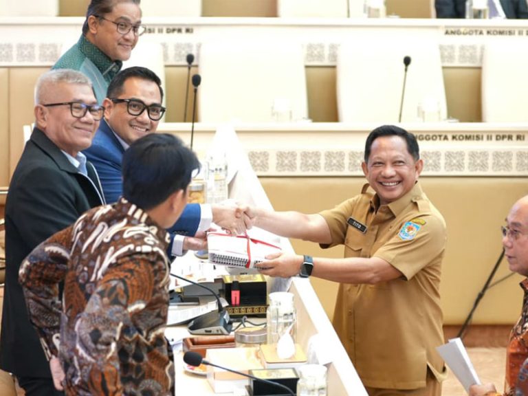 Update: Pemerintah Setujui Pembahasan Lanjutan 15 RUU Kabupaten/Kota di Kalbar, Kalteng, dan Kalsel Hari Ini